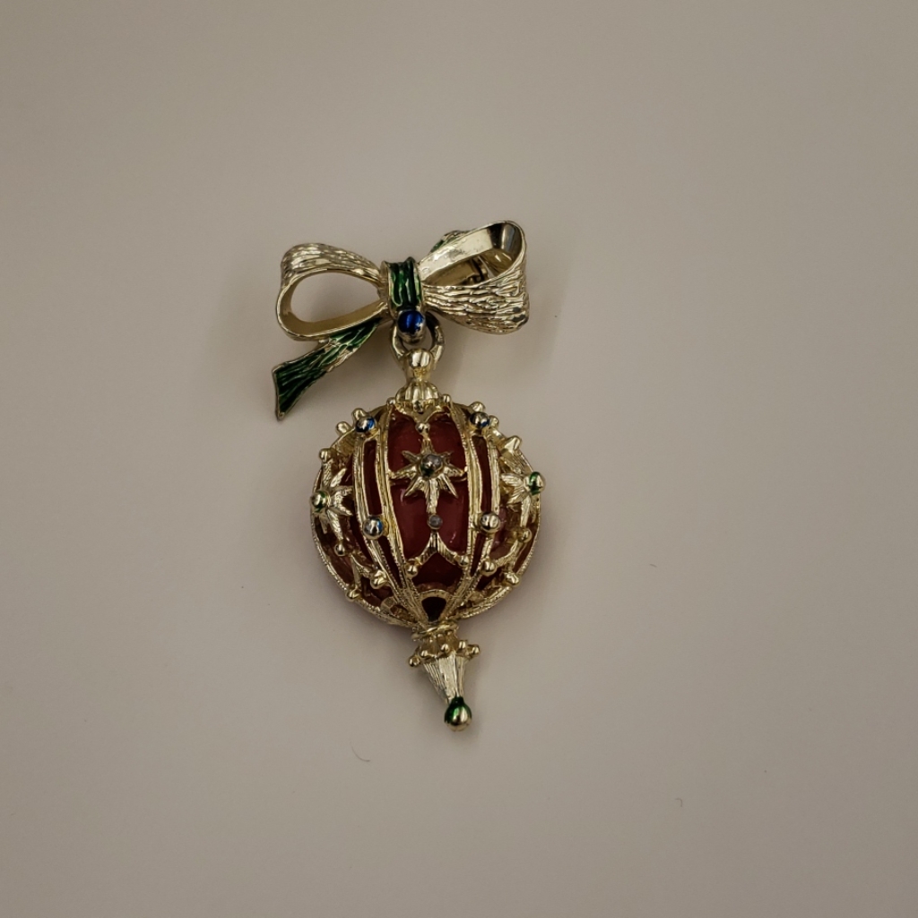 Vintage Gerry's Christmas Brooch